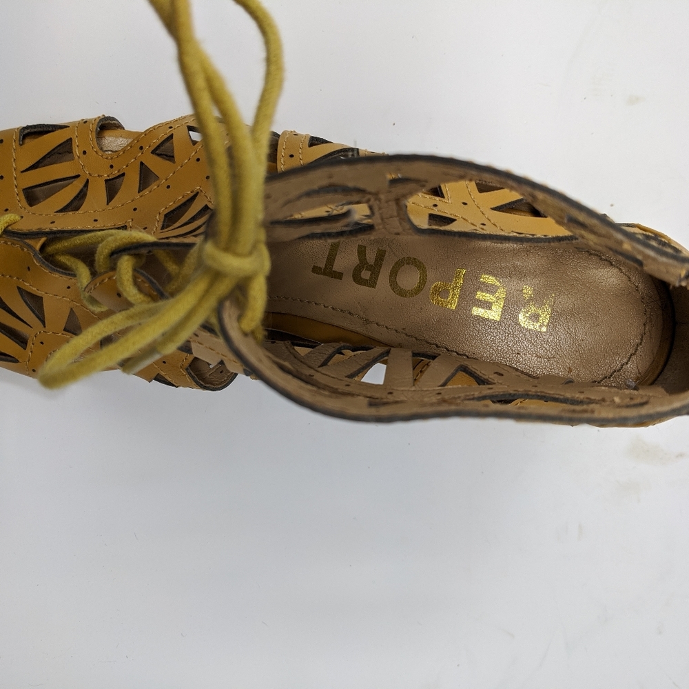 Report Cut-Out Sandals. Perfect for summer! - Picture 2 of 5